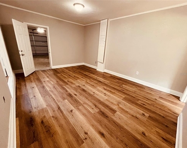 3210 Laurel Lane - Photo Thumbnail 7
