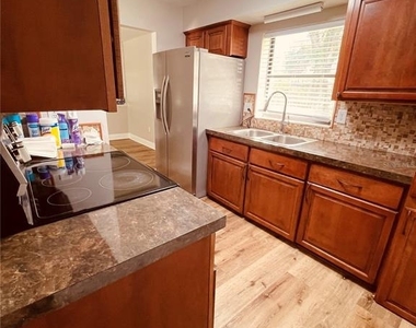 3210 Laurel Lane - Photo Thumbnail 25
