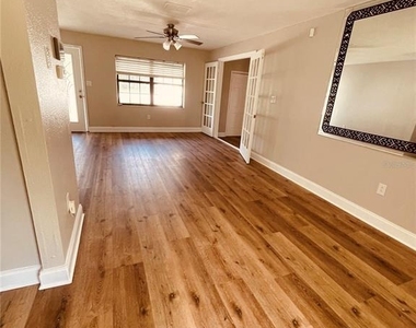 3210 Laurel Lane - Photo Thumbnail 2