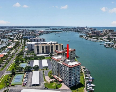 736 Island Way - Photo Thumbnail 2