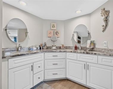 736 Island Way - Photo Thumbnail 45