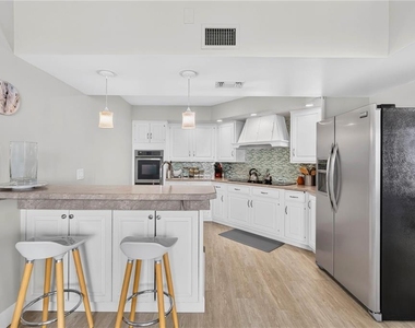 736 Island Way - Photo Thumbnail 27