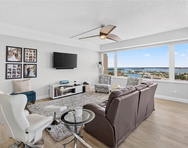 736 Island Way - Photo Thumbnail 21