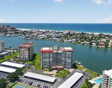 736 Island Way - Photo Thumbnail 5