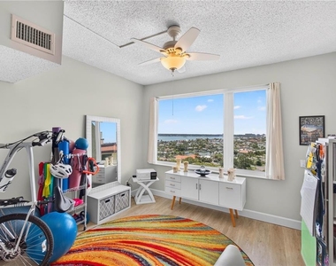 736 Island Way - Photo Thumbnail 30