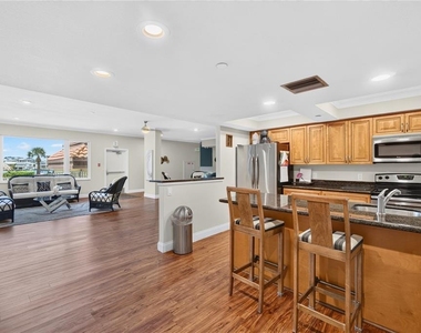 736 Island Way - Photo Thumbnail 11