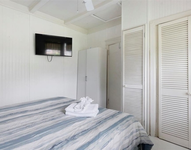 3860 Burlington Avenue N - Photo Thumbnail 11