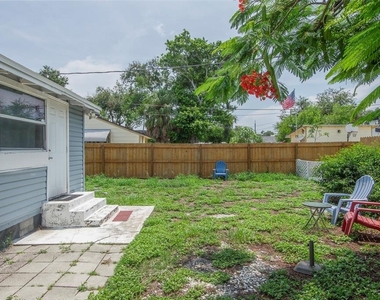3860 Burlington Avenue N - Photo Thumbnail 16