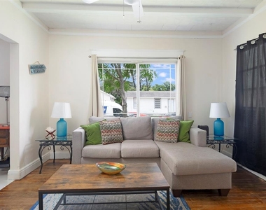 3860 Burlington Avenue N - Photo Thumbnail 2