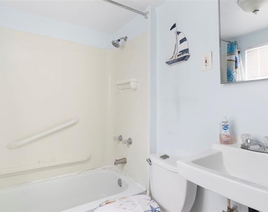 3860 Burlington Avenue N - Photo Thumbnail 12