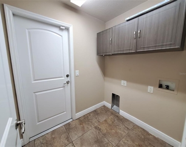 10737 Standing Stone Drive - Photo Thumbnail 15
