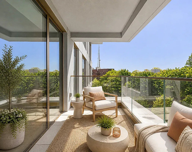 960 Franklin Avenue - Photo Thumbnail 2