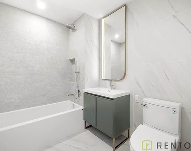 960 Franklin Avenue - Photo Thumbnail 4