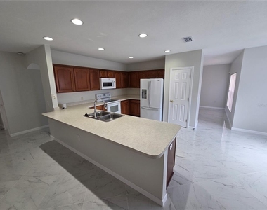 330 Aldershot Court - Photo Thumbnail 21