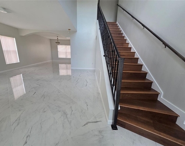 330 Aldershot Court - Photo Thumbnail 12