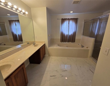 330 Aldershot Court - Photo Thumbnail 35