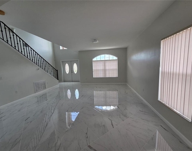 330 Aldershot Court - Photo Thumbnail 13