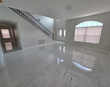 330 Aldershot Court - Photo Thumbnail 14