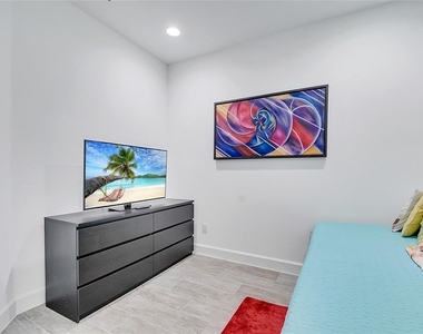 879 Margaritaville Avenue - Photo Thumbnail 27