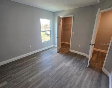 1005 N Tangerine Street - Photo Thumbnail 6