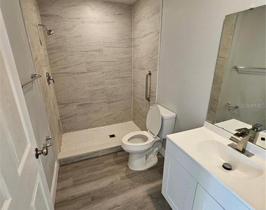 1005 N Tangerine Street - Photo Thumbnail 4