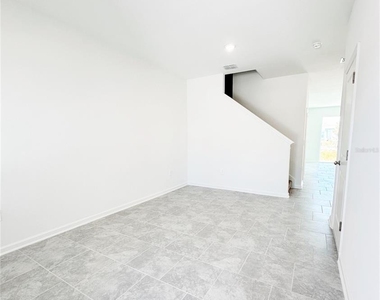 2768 Pierr St - Photo Thumbnail 6