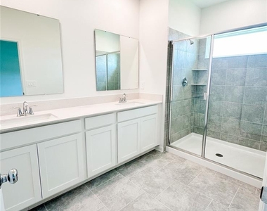 2768 Pierr St - Photo Thumbnail 8