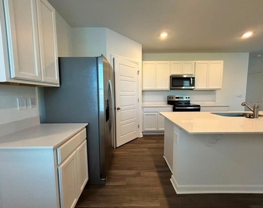 4952 Kaia Avenue - Photo Thumbnail 3