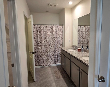 2755 Gentle Rain Drive - Photo Thumbnail 18