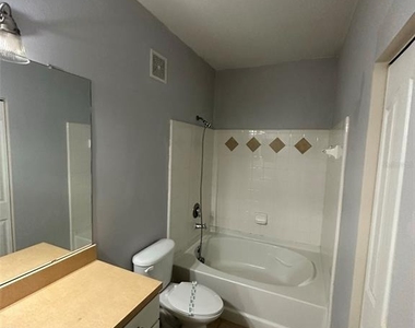 6005 Newport Lane - Photo Thumbnail 2
