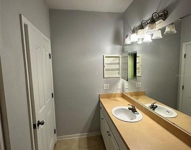 6005 Newport Lane - Photo Thumbnail 3