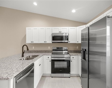 5795 Nw 11th Place - Photo Thumbnail 7