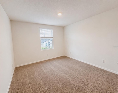 2074 Derwent Drive - Photo Thumbnail 8