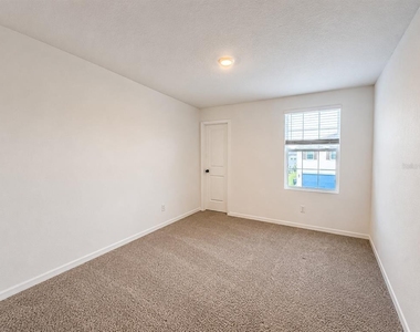 2074 Derwent Drive - Photo Thumbnail 7