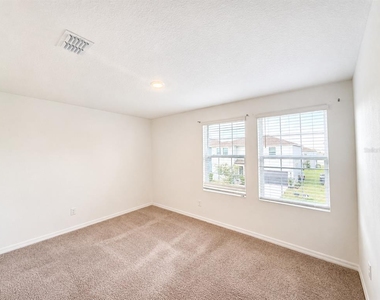 2074 Derwent Drive - Photo Thumbnail 5