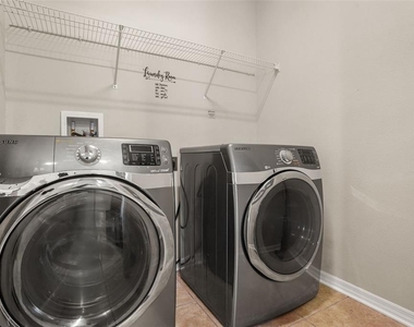 561 Telfair Square Court - Photo Thumbnail 23