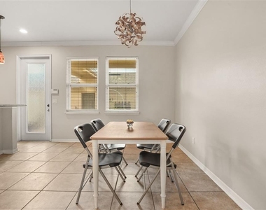 561 Telfair Square Court - Photo Thumbnail 8