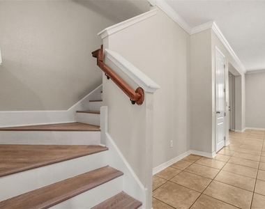 561 Telfair Square Court - Photo Thumbnail 3