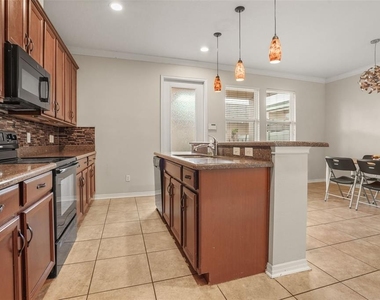 561 Telfair Square Court - Photo Thumbnail 10