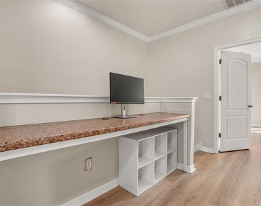561 Telfair Square Court - Photo Thumbnail 17