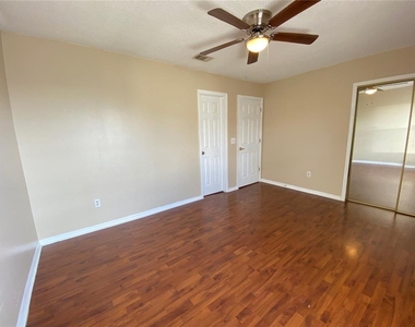 1605 Shady Ridge Court - Photo Thumbnail 15