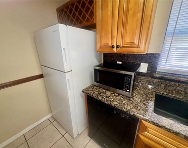 1605 Shady Ridge Court - Photo Thumbnail 7