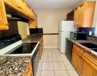 1605 Shady Ridge Court - Photo Thumbnail 6
