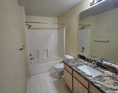 5483 Vineland Road - Photo Thumbnail 8