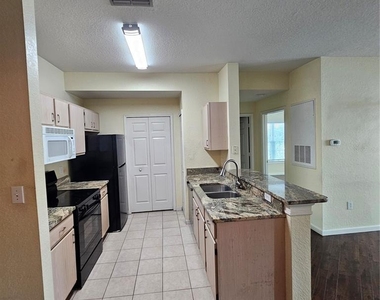 5483 Vineland Road - Photo Thumbnail 14