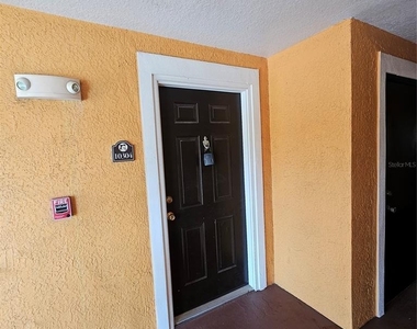 5483 Vineland Road - Photo Thumbnail 3