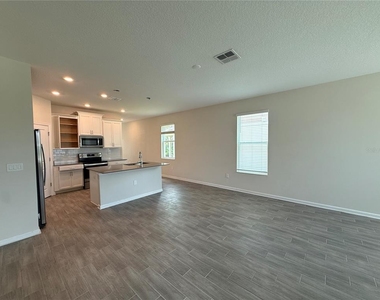 17016 Quicksilver Avenue - Photo Thumbnail 4