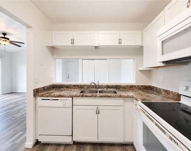 5214 Via Hacienda Circle - Photo Thumbnail 9