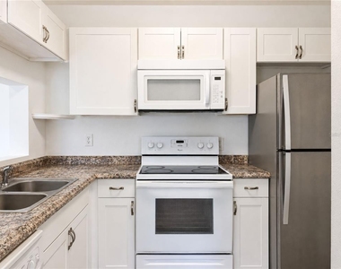 5214 Via Hacienda Circle - Photo Thumbnail 6