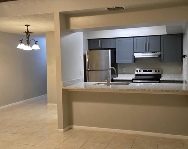 2738 Hunt Club Lane - Photo Thumbnail 7